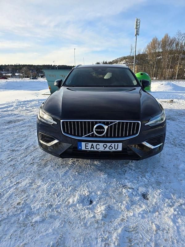 Begagnad Volvo V60 350 HK (257 kW) 2022 Kombi