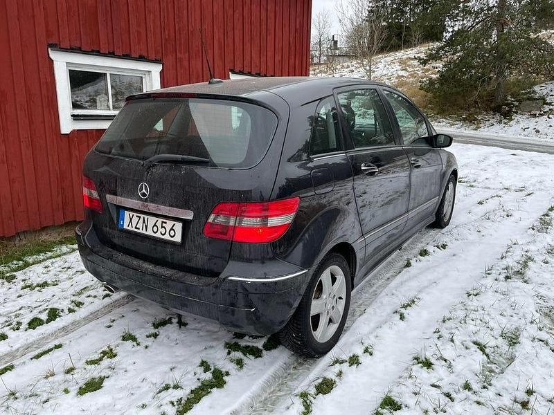 Begagnad Mercedes B180 109 HK (80 kW) 2007 Svart metallic Minibuss