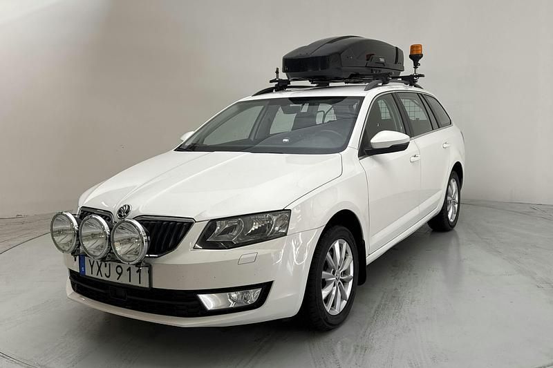 Vit Begagnad 2017 Skoda Octavia Sedan | 129 000 kr - Bild 1/4