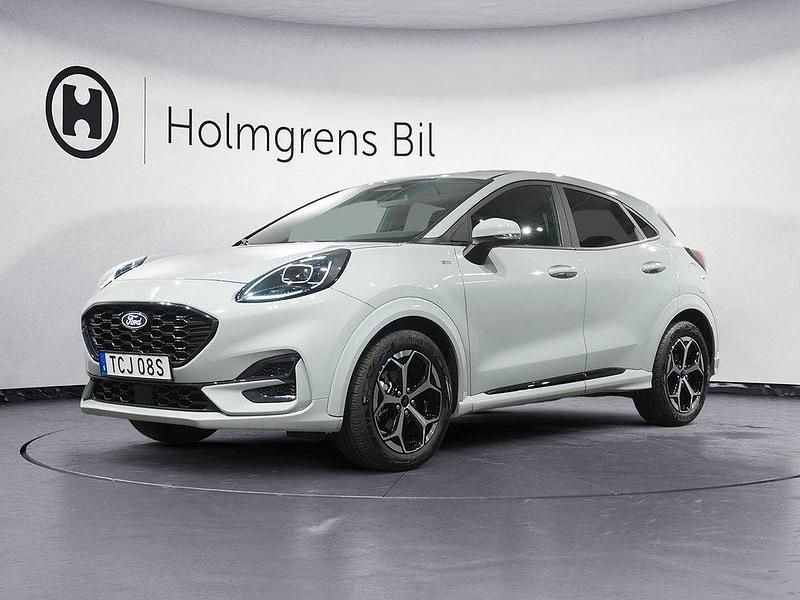 Grå (cactus gray) Begagnad 2024 Ford Puma Gen-E ST-Line Halvkombi | 249 800 kr (Marknadspris) - Bild 1/4