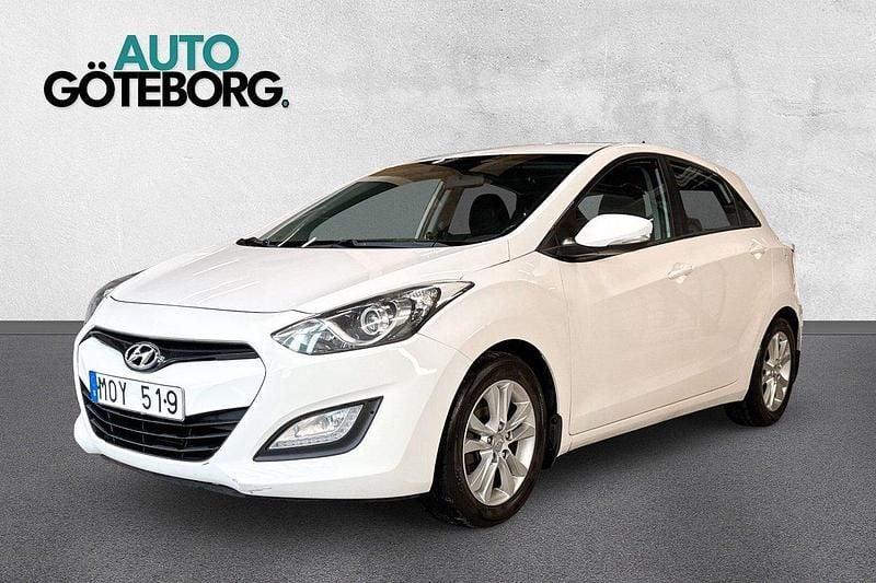 Vit Begagnad 2012 Hyundai i30 Halvkombi | 59 900 kr (Bra pris) - Bild 1/4