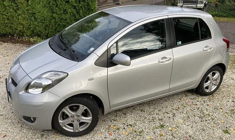 Begagnad 2011 Toyota Yaris Halvkombi | 84 000 kr (Marknadspris) - Bild 1/4