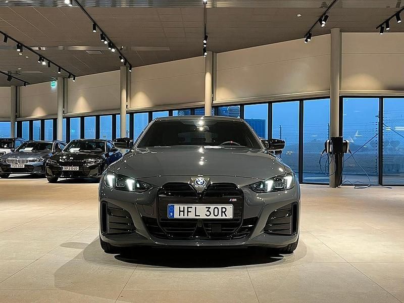 Begagnad BMW i4 M Sport 442 kW (601 HK) 2025 Grå Sedan