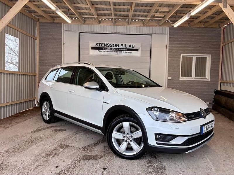 Begagnad VW Golf Alltrack 184 HK (135 kW) 2015 Vit Kombi