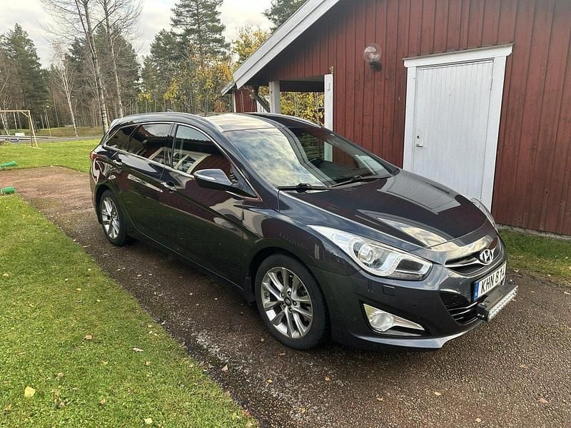 Blå Begagnad 2014 Hyundai i40 Kombi | 114 000 kr (Marknadspris) - Bild 1/4