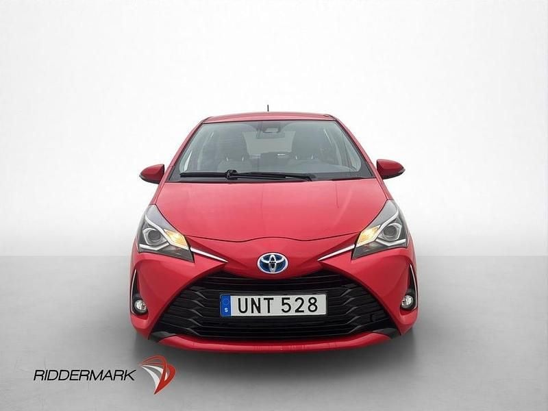 Begagnad Toyota Yaris Hybrid 101 HK (74 kW) 2018 Röd Halvkombi