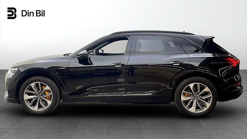 Begagnad Audi e-tron S-Line 300 kW (408 HK) 2020 Mytsvart metallic SUV