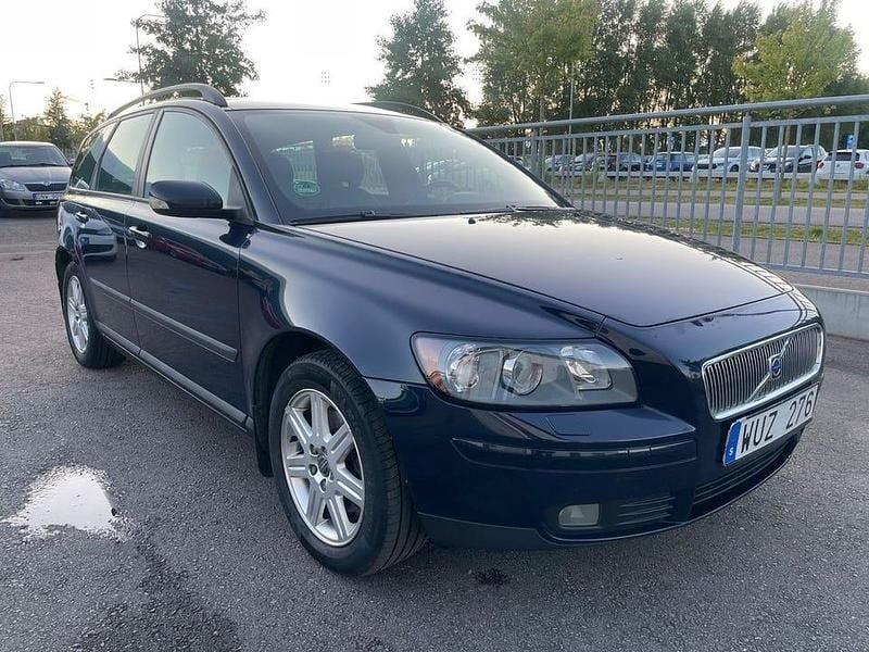 Blå Begagnad 2005 Volvo V50 Kinetic Kombi | 35 900 kr (Marknadspris) - Bild 1/4