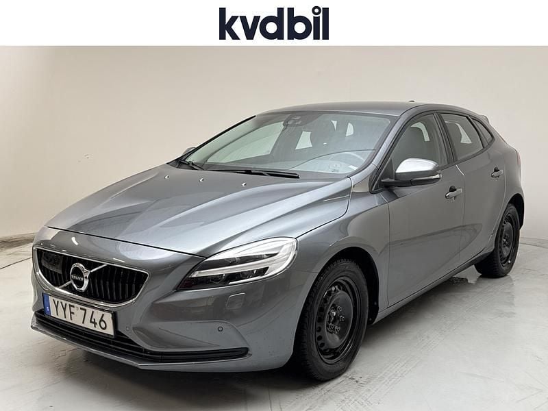 Grå Begagnad 2018 Volvo V40 | 199 800 kr (Marknadspris) - Bild 1/3