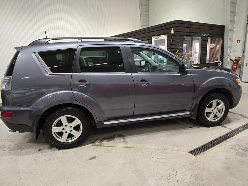 Begagnad Mitsubishi Outlander 156 HK (114 kW) 2011 Mörkgrå SUV