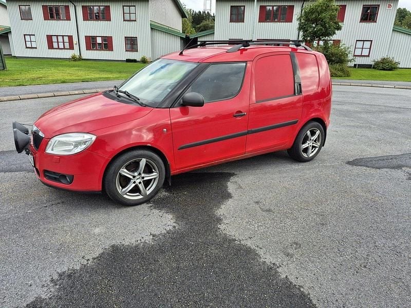 Röd Begagnad 2010 Skoda Roomster Kombi | 18 500 kr - Bild 1/4