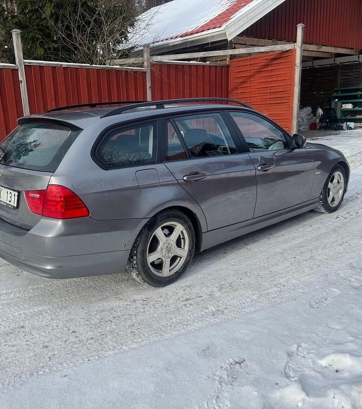 Begagnad BMW 320 177 HK (130 kW) 2009 Kombi