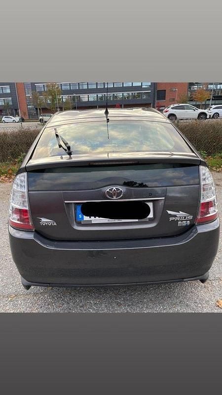 Grå Begagnad 2007 Toyota Prius Halvkombi | 26 000 kr (Marknadspris) - Bild 1/4