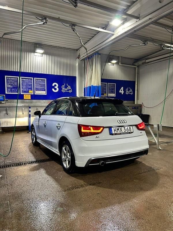 Begagnad Audi A1 Sportback 90 HK (66 kW) 2014 Metallic Halvkombi