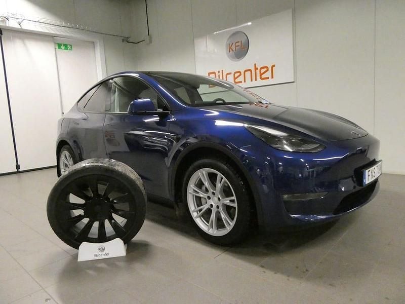 Blå Begagnad 2021 Tesla Model Y Long Range AWD SUV | 369 900 kr (Marknadspris) - Bild 1/3