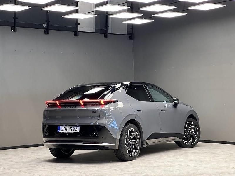 Begagnad Lynk & Co 02 200 kW (272 HK) 2024 Grå SUV
