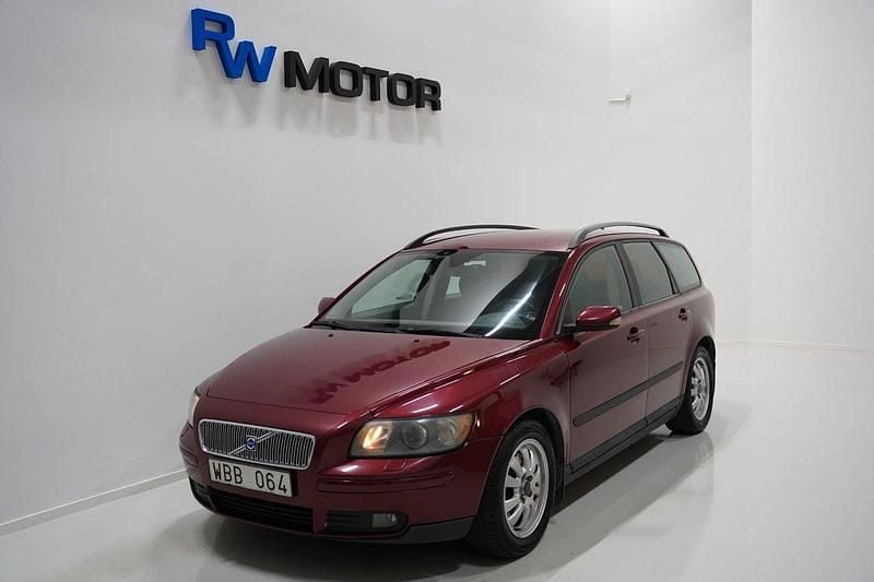 Röd Begagnad 2004 Volvo V50 Kombi | 39 800 kr (Marknadspris) - Bild 1/4