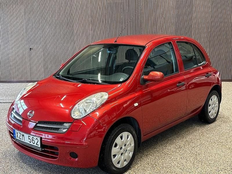 Begagnad Nissan Micra 65 HK (47 kW) 2006 Röd Halvkombi