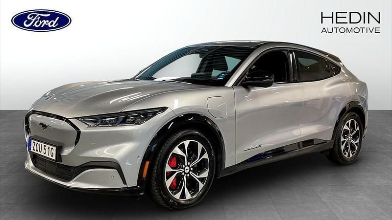 Grå (silver) Begagnad 2021 Ford Mustang Mach-E SUV | 389 900 kr (Superpris) - Bild 1/4