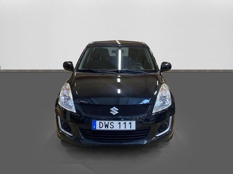 Begagnad Suzuki Swift 94 HK (69 kW) 2015 Svart Halvkombi