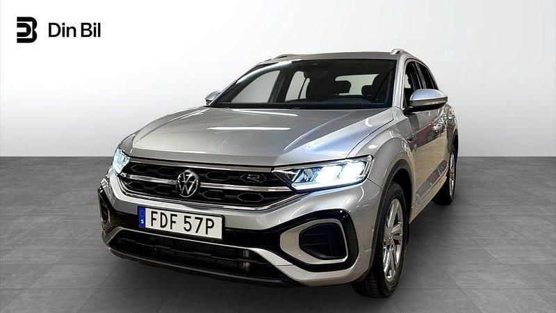 Silver Begagnad 2024 VW T-Roc R-line SUV | 369 900 kr (Marknadspris) - Bild 1/4