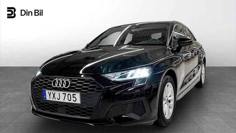 Brilliantsvart Begagnad 2023 Audi A3 Proline Sedan | 239 000 kr (Bra pris) - Bild 1/4