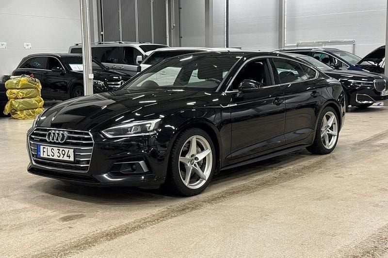 Svart Begagnad 2018 Audi A5 Sportback Comfort Halvkombi | 259 900 kr (Bra pris) - Bild 1/4