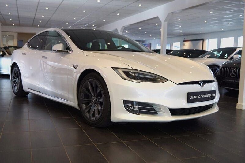 Begagnad Tesla Model S Long Range AWD 397 kW (541 HK) 2020 Vit Halvkombi