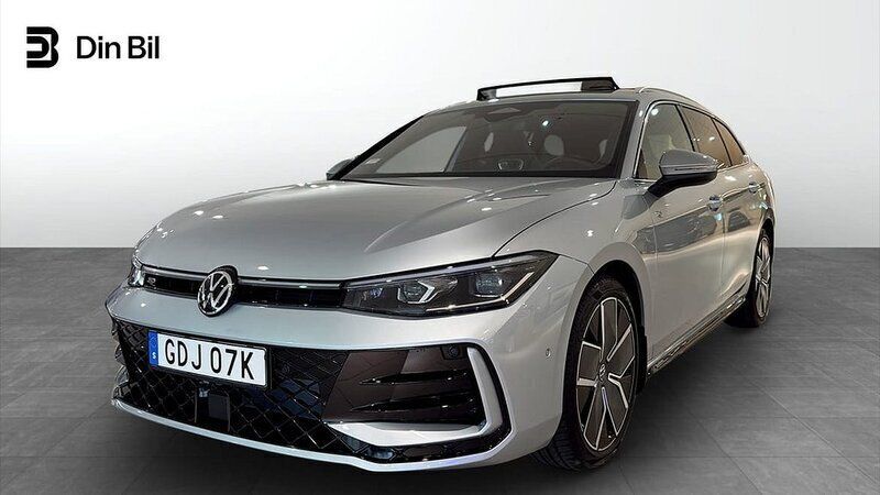 Silver Ny 2025 VW Passat R-line Kombi | 578 700 kr (Marknadspris) - Bild 1/4