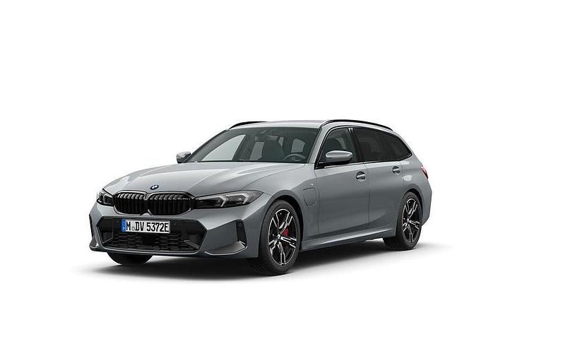 Grå Begagnad 2025 BMW 330e M Sport Kombi | 599 000 kr (Lite dyr) - Bild 1/4
