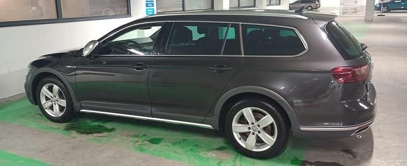 Mörkgrå Begagnad 2020 VW Passat Alltrack Kombi | 245 000 kr (Marknadspris) - Bild 1/4