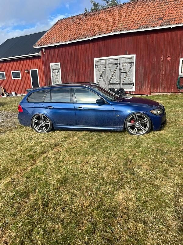 Begagnad BMW 320 163 HK (119 kW) 2007 Kombi