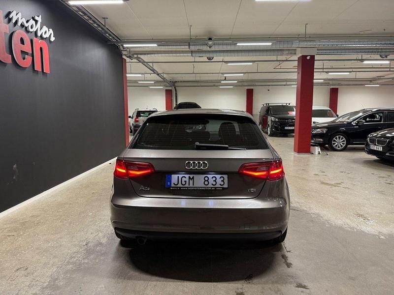 Begagnad Audi A3 Sportback Attraction 110 HK (80 kW) 2013 Grå Halvkombi