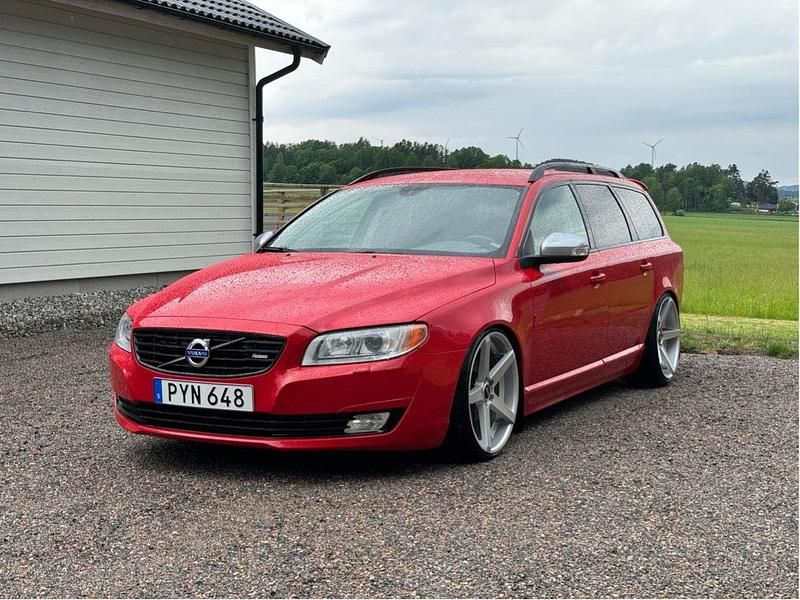 Röd Begagnad 2011 Volvo V70 R-Design Kombi | 100 000 kr (Lite dyr) - Bild 1/4
