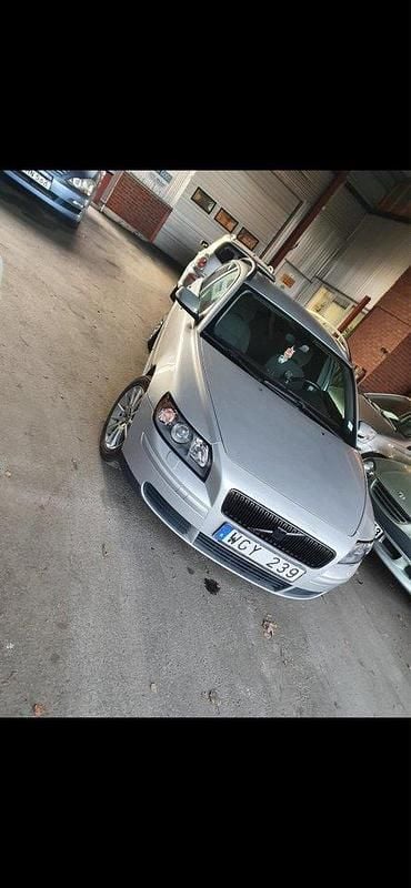 Grå Begagnad 2005 Volvo V50 Kombi | 20 000 kr - Bild 1/2