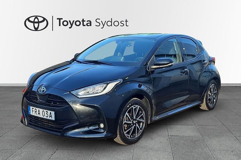 Begagnad Toyota Yaris 2022 Svart Halvkombi