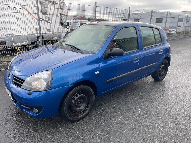Blå Begagnad 2009 Renault Clio R.S. Halvkombi | 25 000 kr (Marknadspris) - Bild 1/4