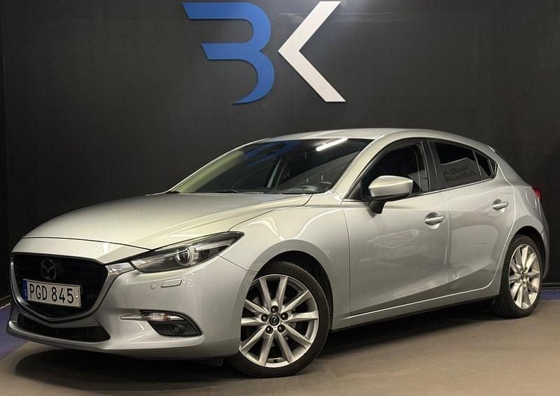 Grå Begagnad 2017 Mazda 3 Inclusive Halvkombi | 79 900 kr (Lite dyr) - Bild 1/4