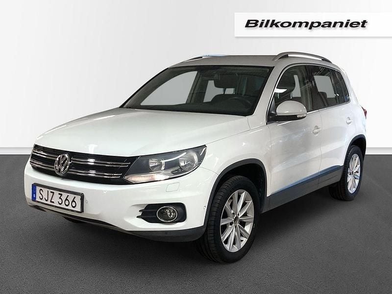 Vit Begagnad 2015 VW Tiguan SUV | 135 000 kr (Marknadspris) - Bild 1/4