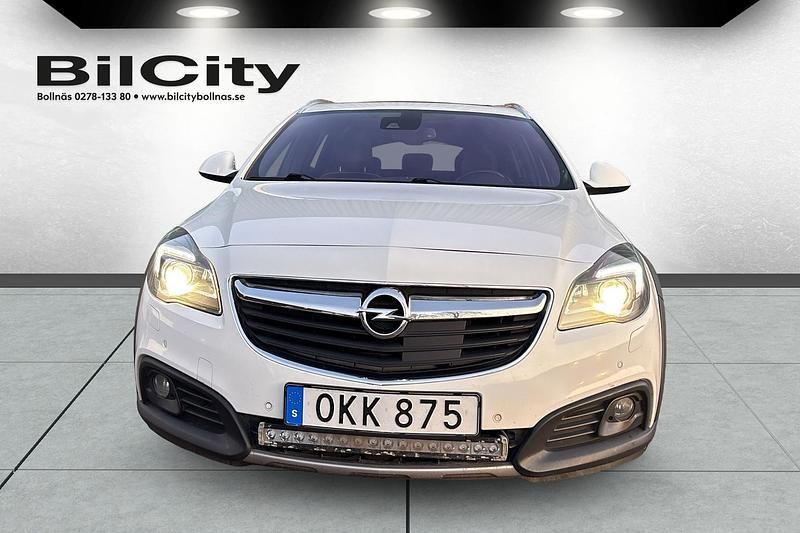 Begagnad Opel Insignia Country Tourer 171 HK (125 kW) 2017 Vit Kombi