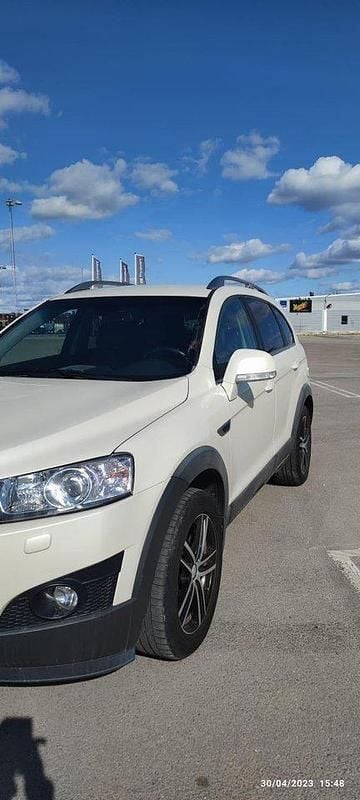 Vit Begagnad 2011 Chevrolet Captiva SUV | 89 900 kr (Dyr) - Bild 1/4