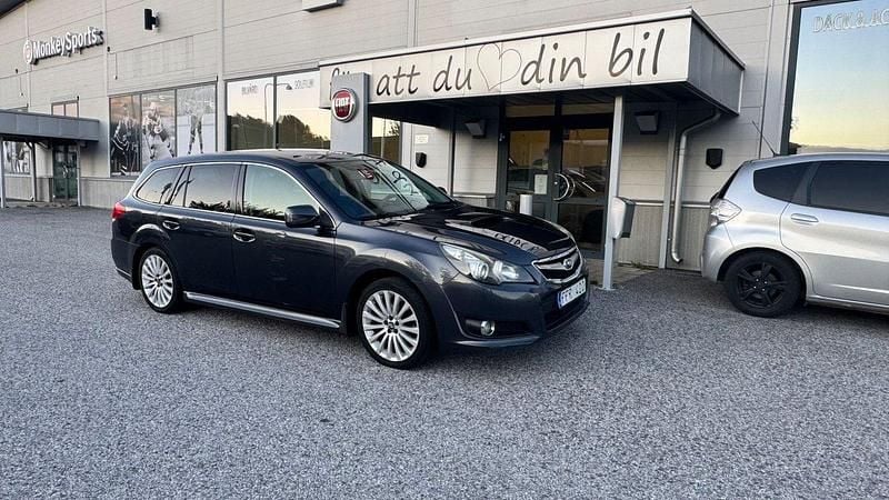 Mörkgrå Begagnad 2011 Subaru Legacy Kombi | 25 000 kr (Marknadspris) - Bild 1/4