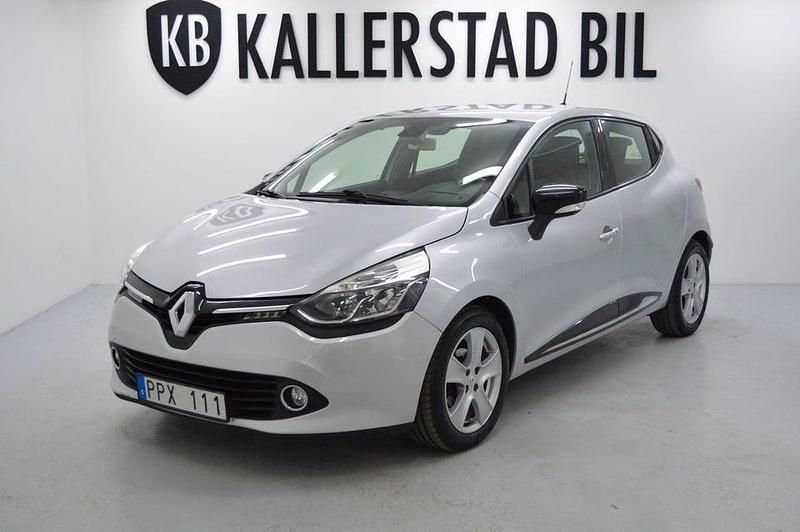 Silver Begagnad 2013 Renault Clio IV Dynamique Halvkombi | 69 900 kr (Marknadspris) - Bild 1/4