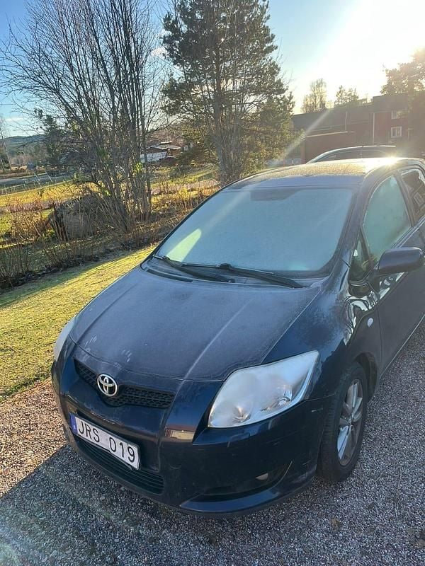 Begagnad 2009 Toyota Auris Halvkombi | 39 000 kr (Marknadspris) - Bild 1/2