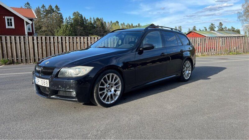 Svart Begagnad 2008 BMW 320 Comfort Edition Kombi | 50 000 kr (Bra pris) - Bild 1/4