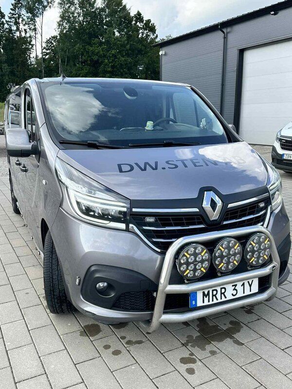Grå Begagnad 2021 Renault Trafic Van | 356 250 kr - Bild 1/4