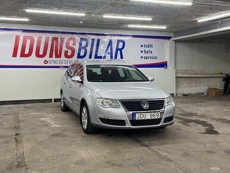 Begagnad VW Passat Sportline 141 HK (103 kW) 2008 Silver Kombi