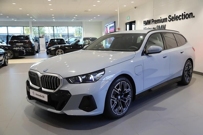 Ny BMW 530e Shadowline 2026 Grå Kombi