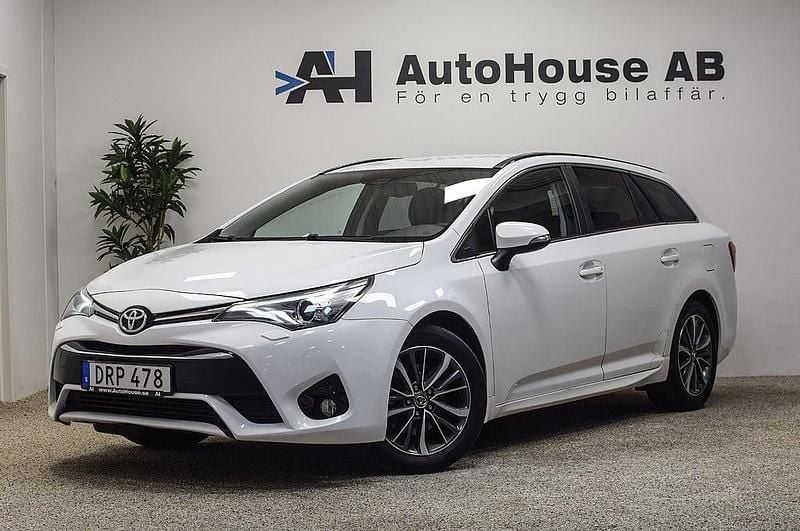 Vit Begagnad 2016 Toyota Avensis Active Kombi | 109 000 kr (Bra pris) - Bild 1/4
