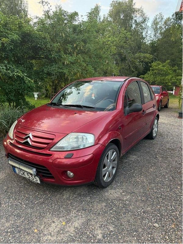 Röd Begagnad 2006 Citroën C3 Halvkombi | 14 000 kr (Bra pris) - Bild 1/4